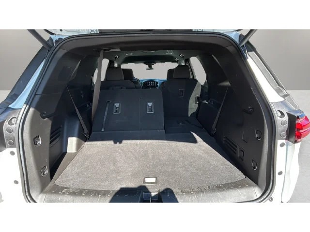 Used 2023 SUMMIT WHITE Chevrolet LT Cloth image 34