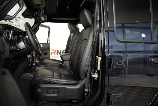 2025 Jeep Wrangler 4-Door Sahara - Photo 25