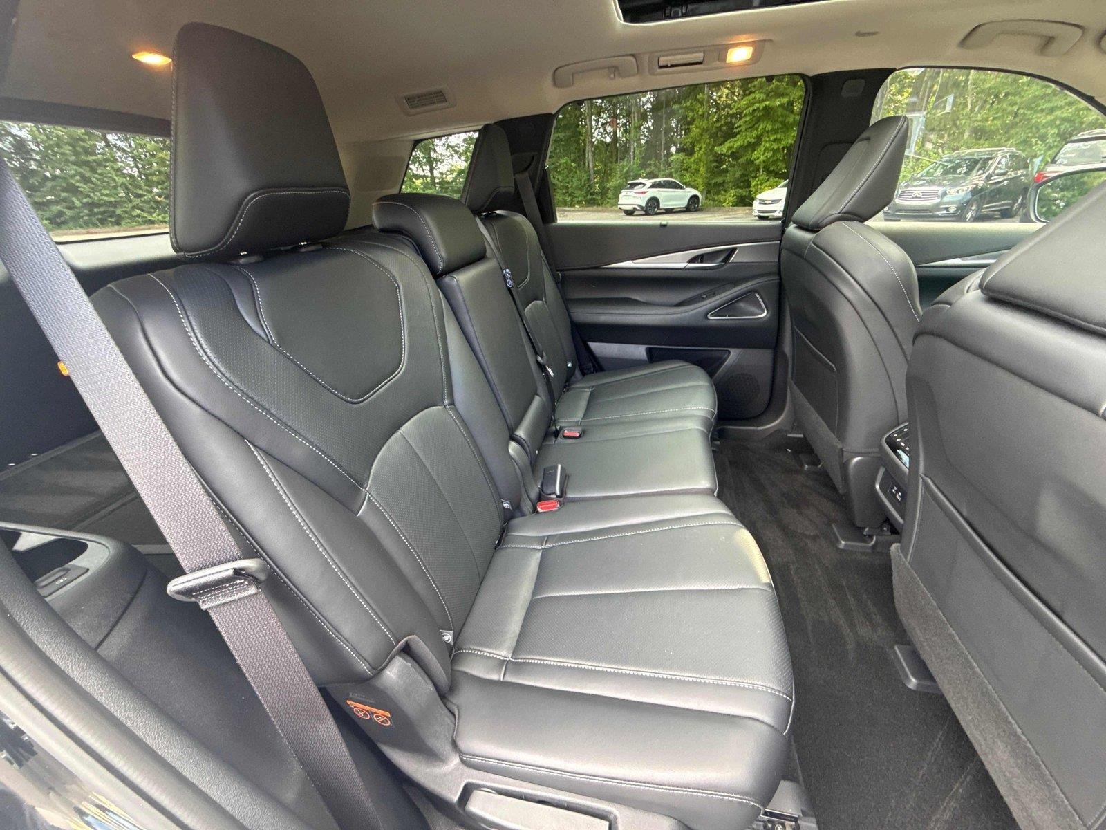 Used 2025 Mineral Black INFINITI LUXE image 28
