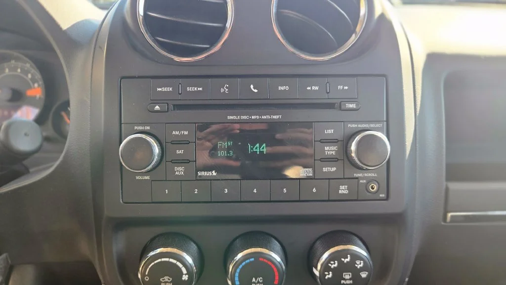 Used 2016 Silver Jeep High Altitude image 19