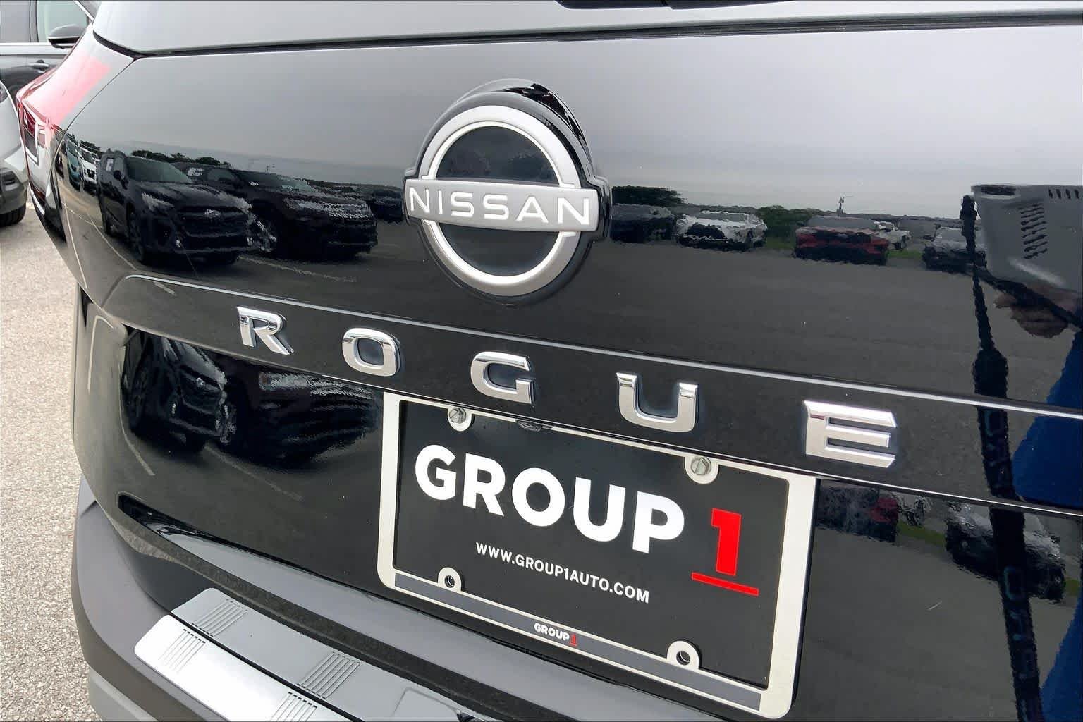 Used 2023 Black Nissan SV image 30