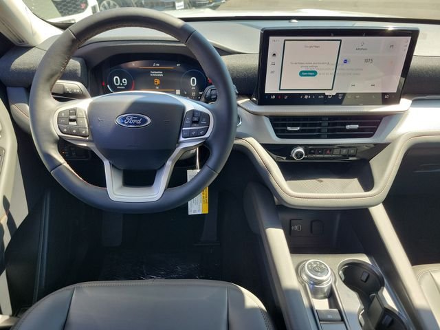 New 2026 Space White Metallic Ford Active image 4