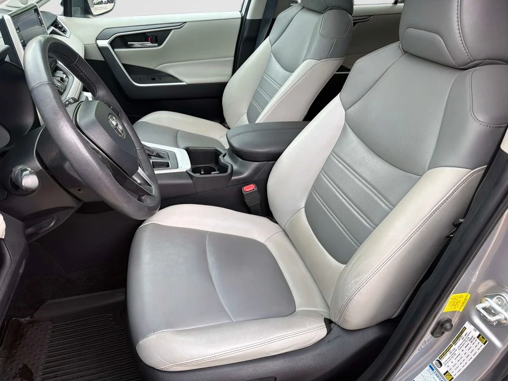 Used 2022 Silver Toyota XLE Premium image 21