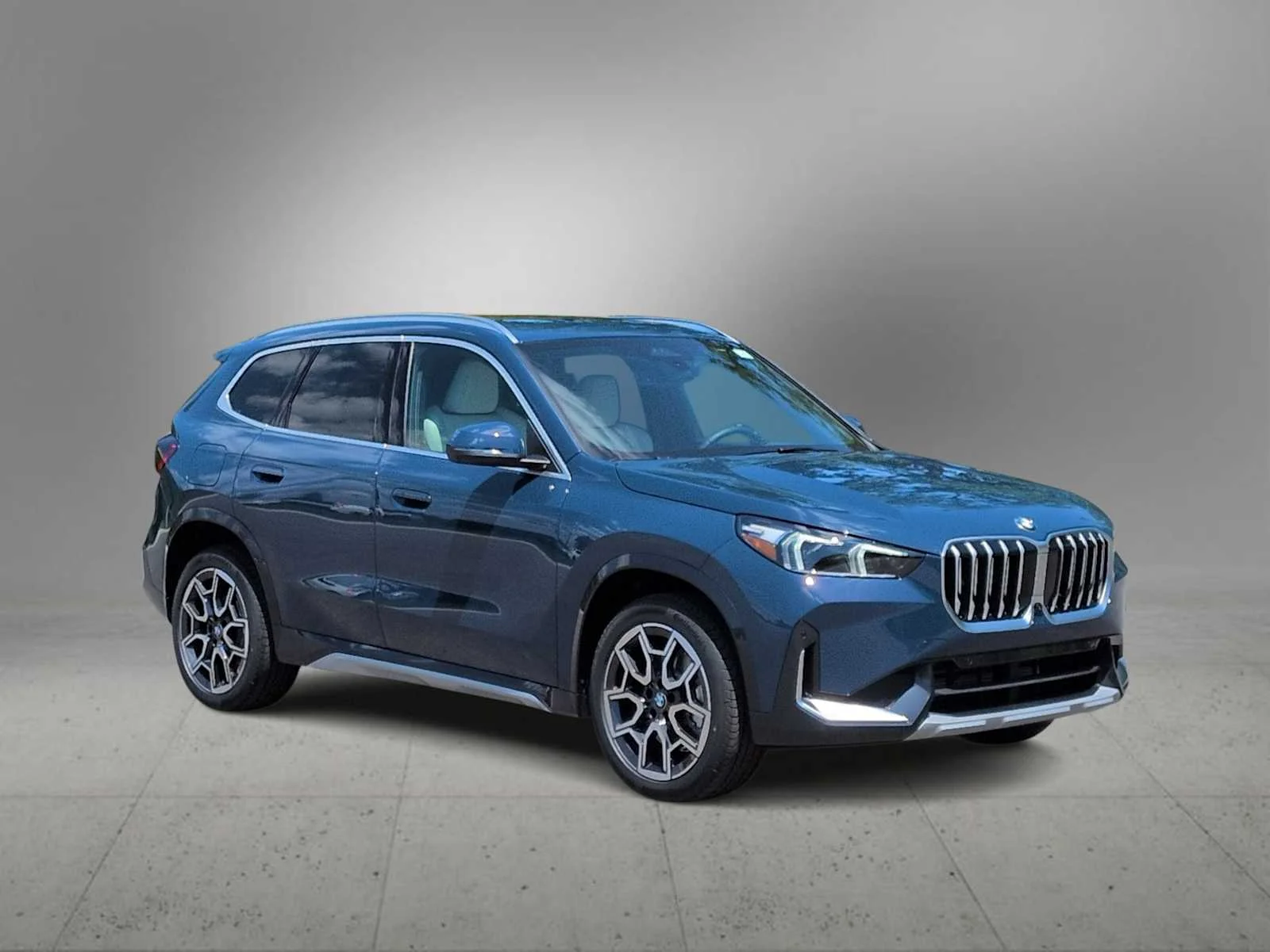 New 2026 Night Dusk Blue Metallic BMW xDrive28i image 2