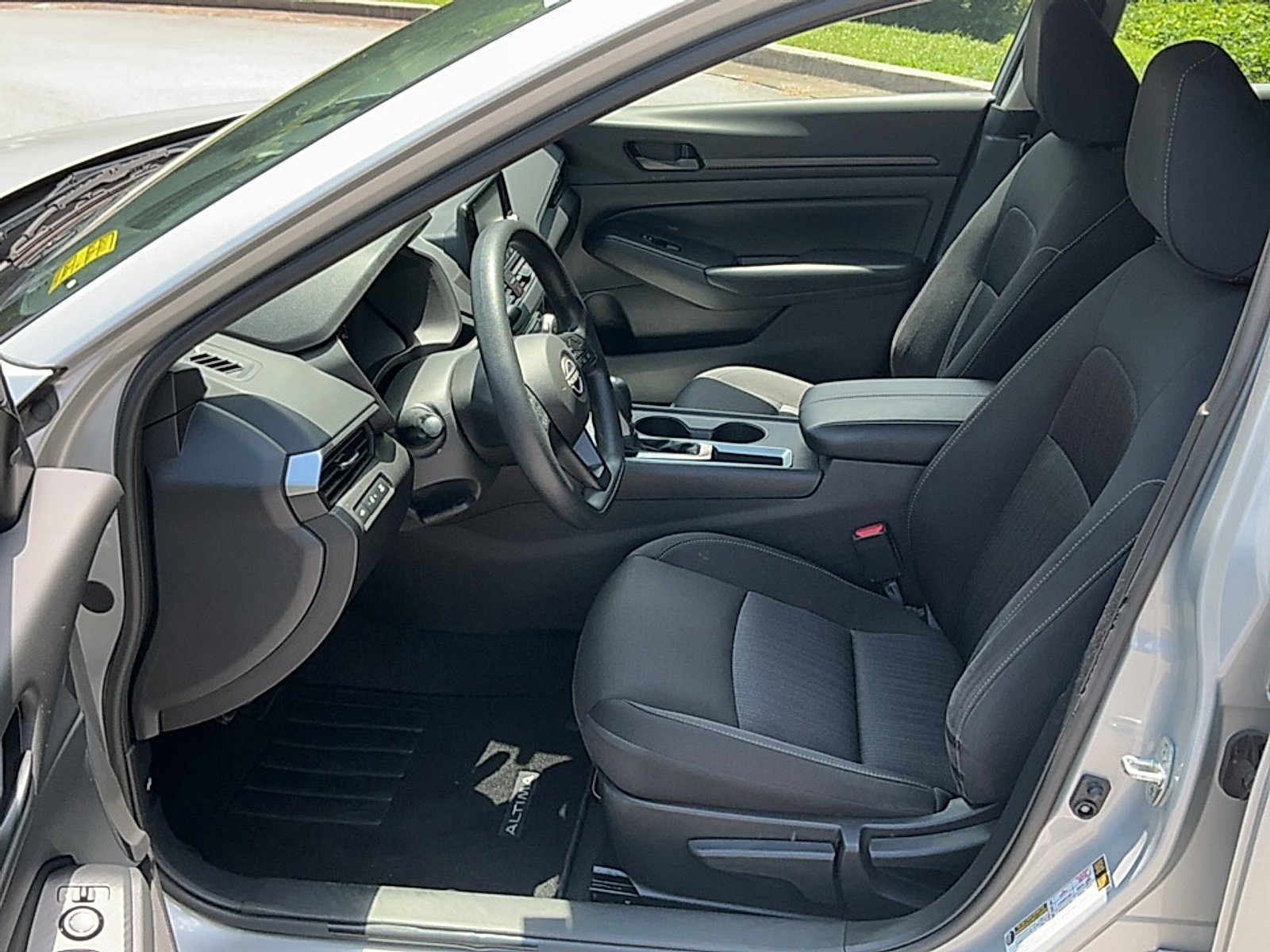 Used 2023 Brilliant Silver Metallic Nissan S FWD image 12