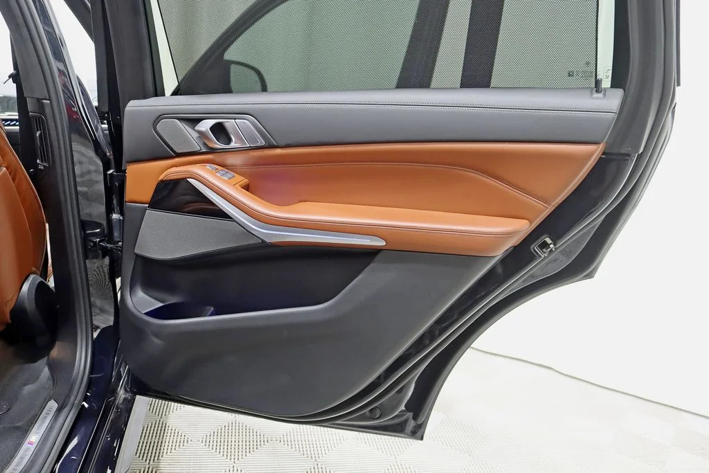 2023 BMW X7 M60i
