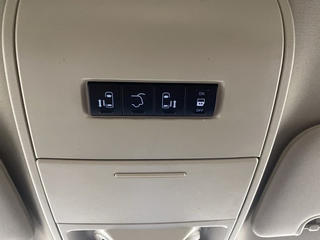 Used 2015 Red Chrysler LX image 22