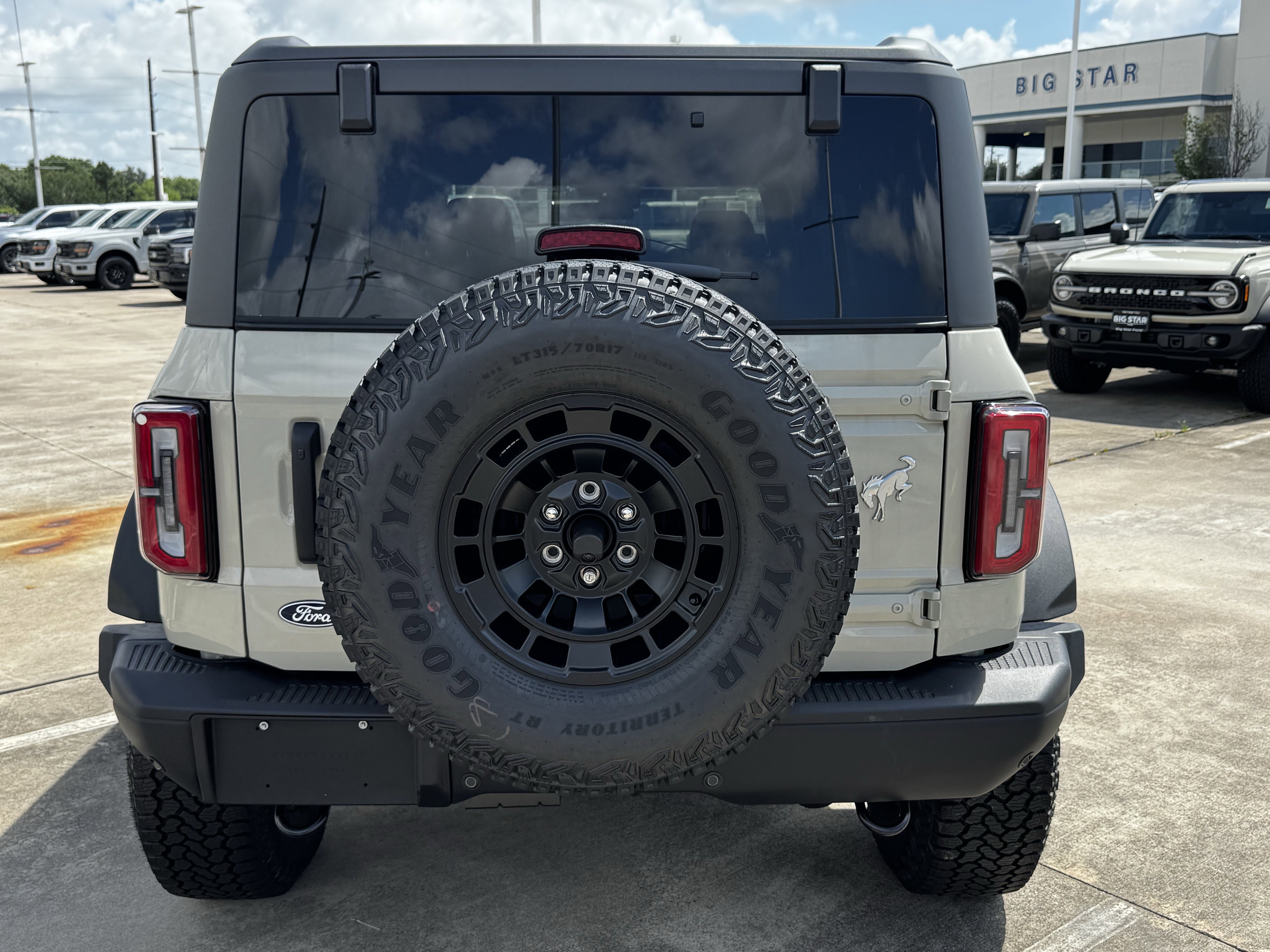 New 2026 Desert Sand Ford Badlands image 8