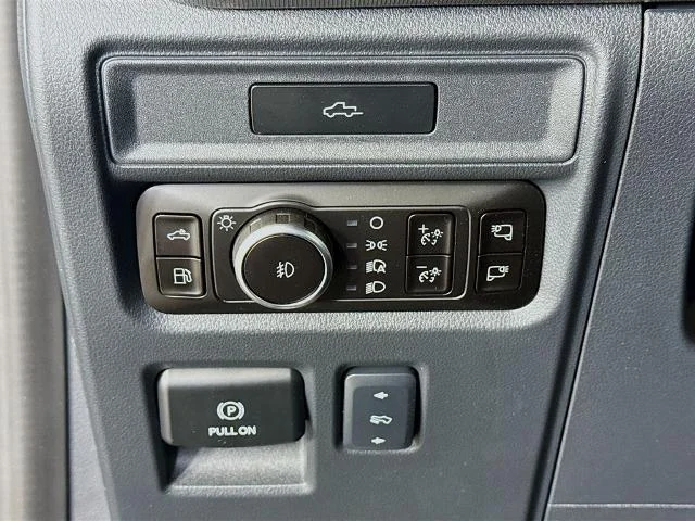 New 2026 Agate Black Metallic Ford Platinum® image 44
