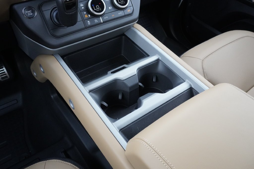 2026 Land Rover Defender V8 - Photo 14