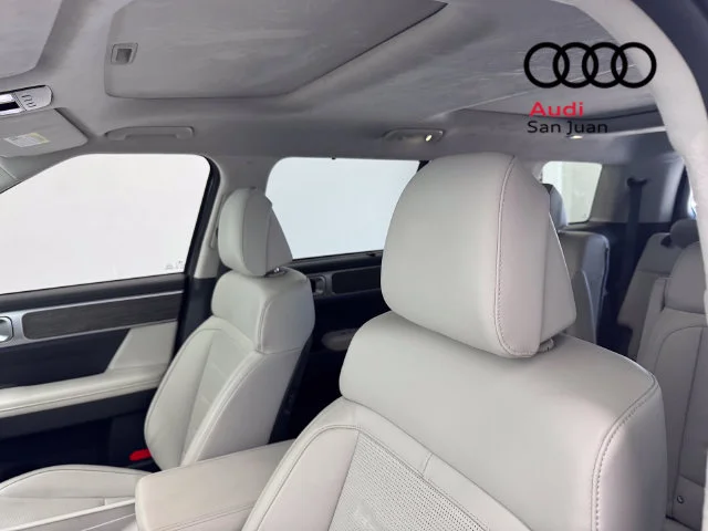 Used 2025 Silver Hyundai Calligraphy image 5