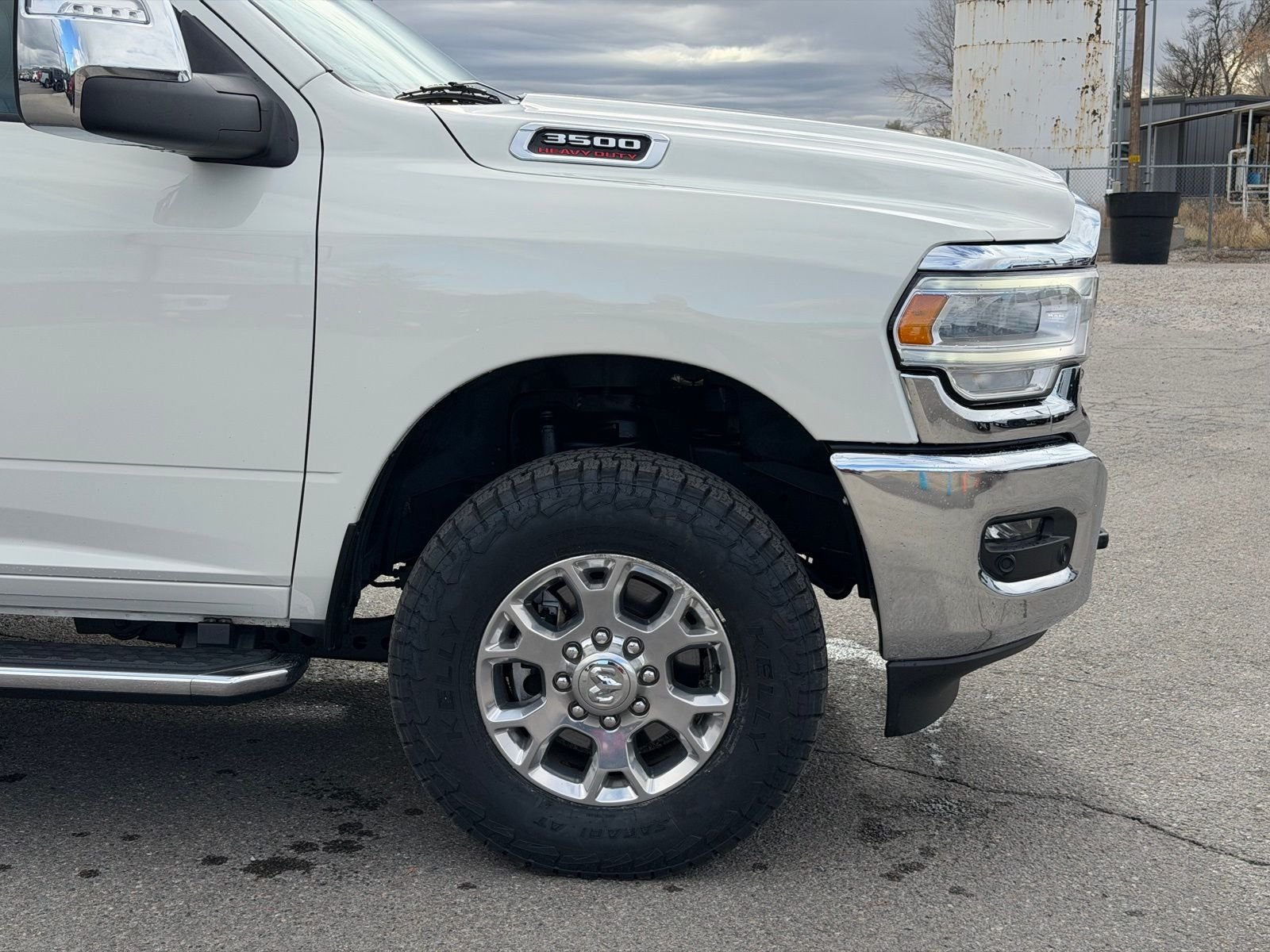 View vehicle photo 4