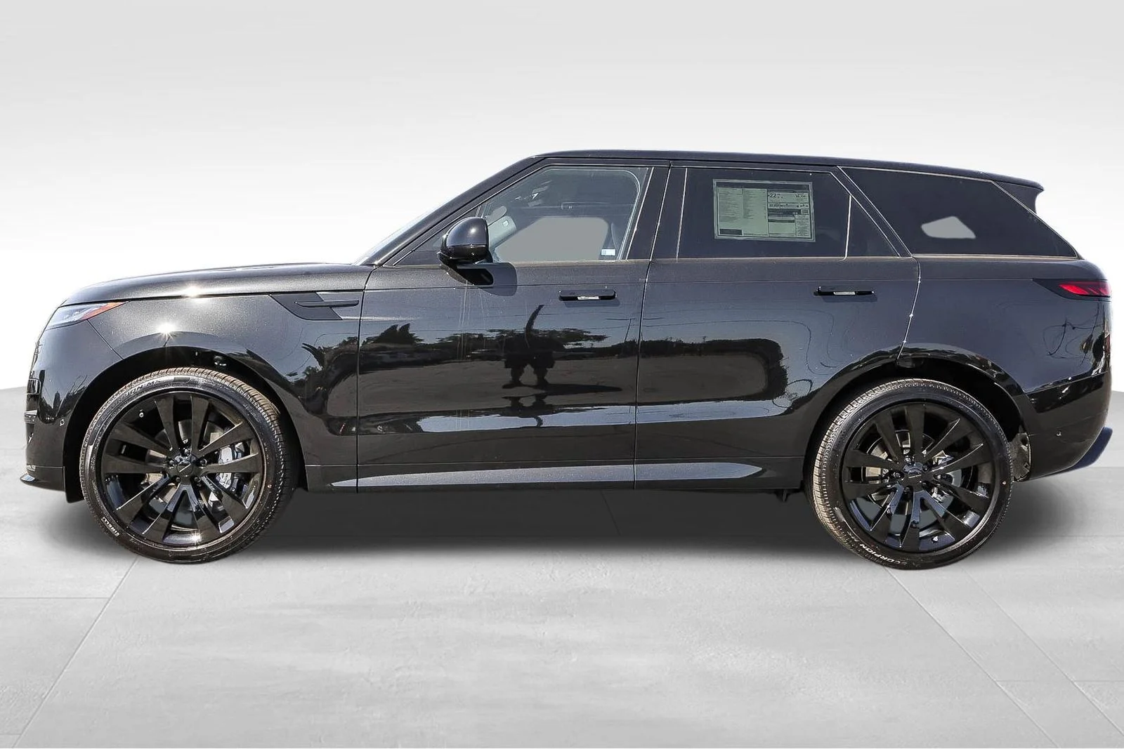New 2026 Santorini Black Land Rover Dynamic SE image 8