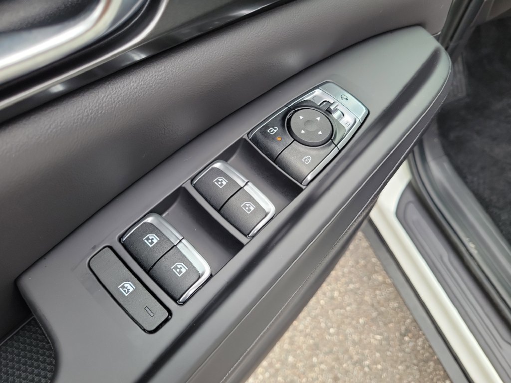 New 2026 Snow White Pearl Kia SX Prestige image 22