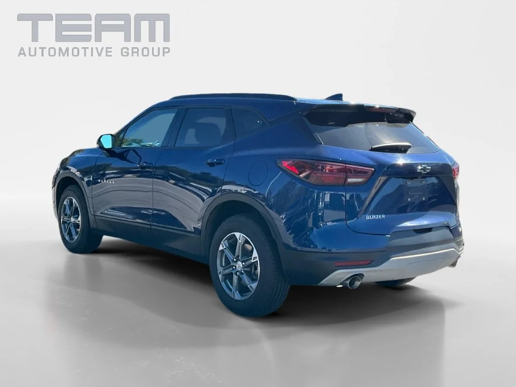 Used 2023 BLUE GLOW METALLIC Chevrolet LT image 5
