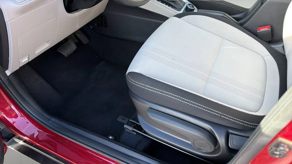 Used 2025 Red Hyundai SEL image 18