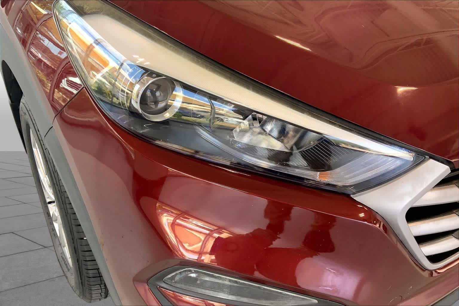 Used 2017 Ruby Wine Hyundai SE Plus image 27