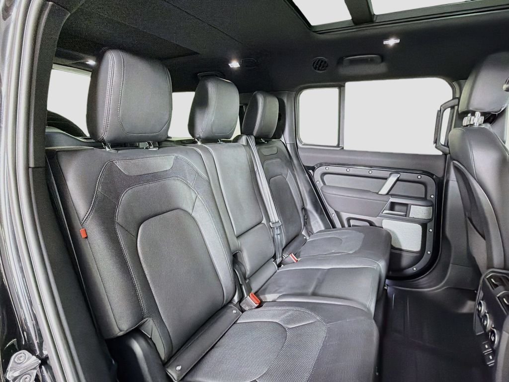 Certified Used 2023 Black Land Rover X-Dynamic SE image 29