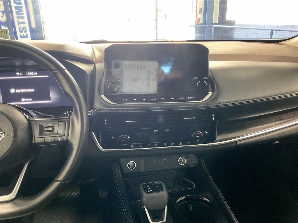 Used 2023 White Nissan Platinum image 18