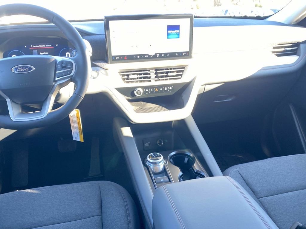 New 2026 Star White Metallic Tri-Coat Ford Active image 11