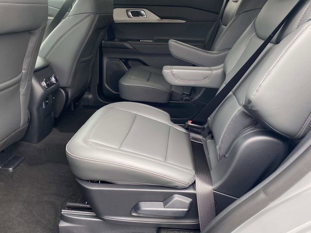 New 2026 Space White Metallic Ford Active image 9