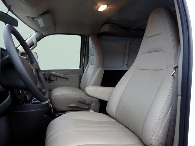 2025 Chevrolet Express Cargo Work Van - Photo 10
