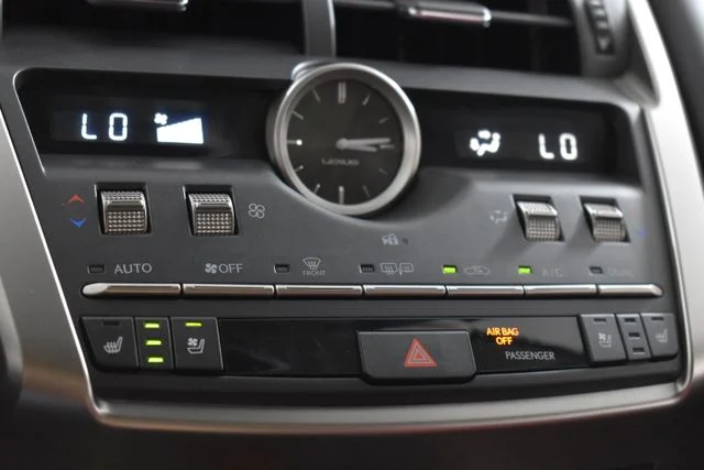 Used 2021 White Lexus 300h image 31