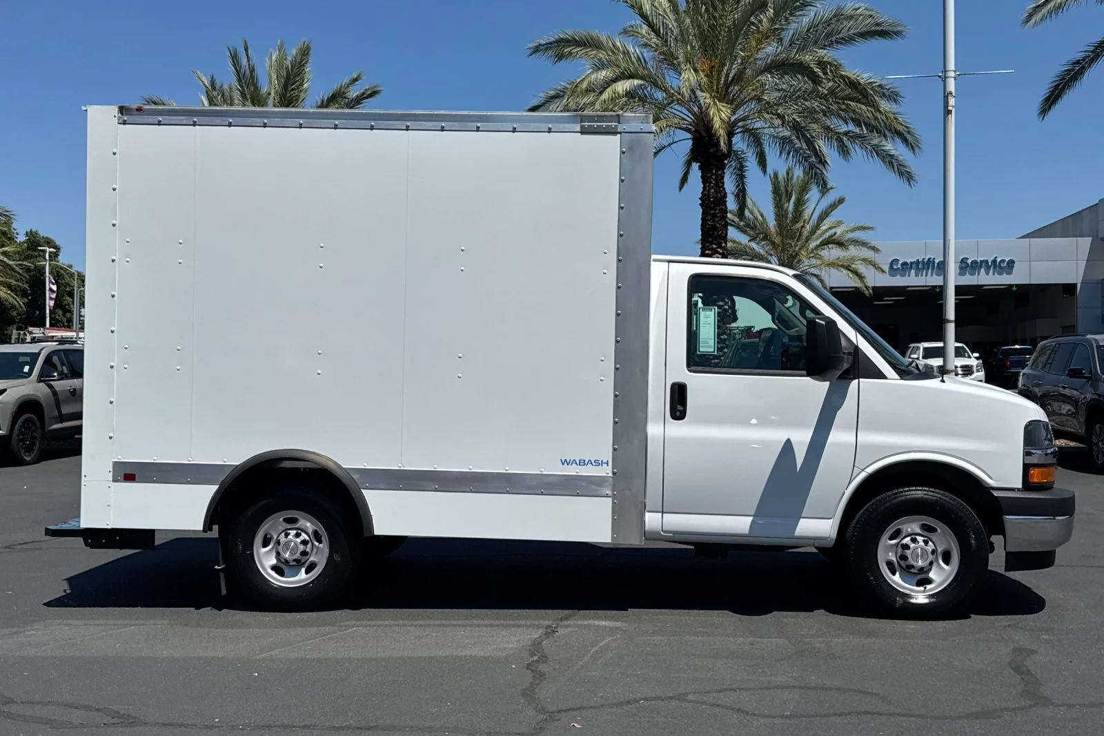 2025 Chevrolet Express Cutaway 3500 1WT view 2