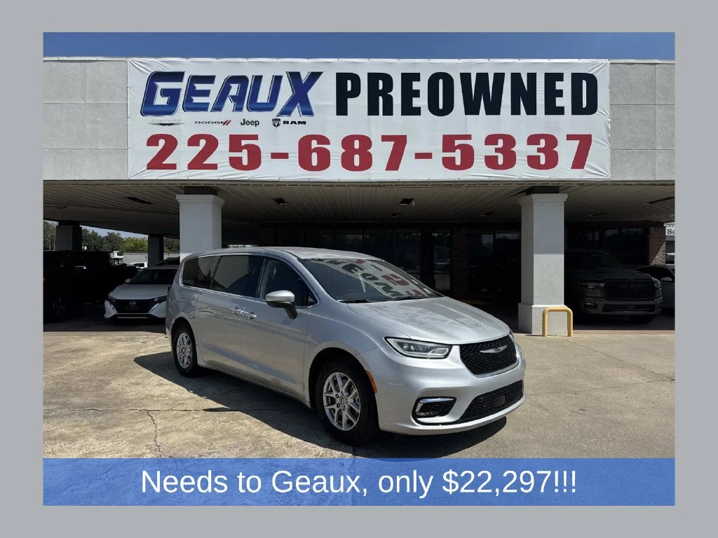 Used 2023 Silver Chrysler Touring L image 1