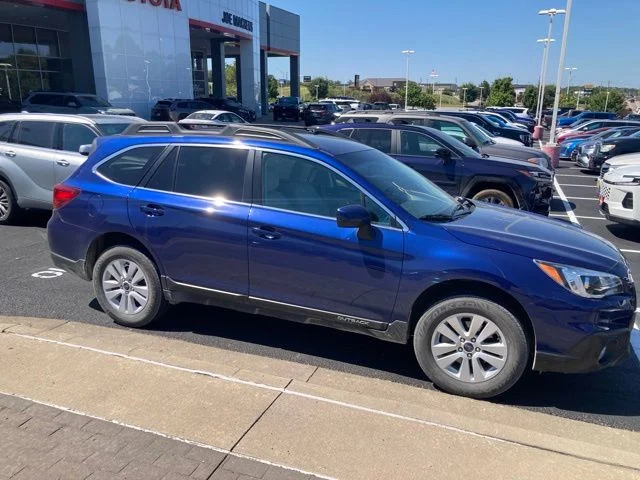 Used 2016 Blue Subaru 2.5i Premium image 4