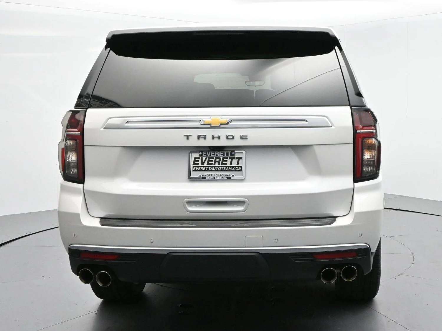 Used 2024 Iridescent Pearl Tricoat Chevrolet High Country image 6