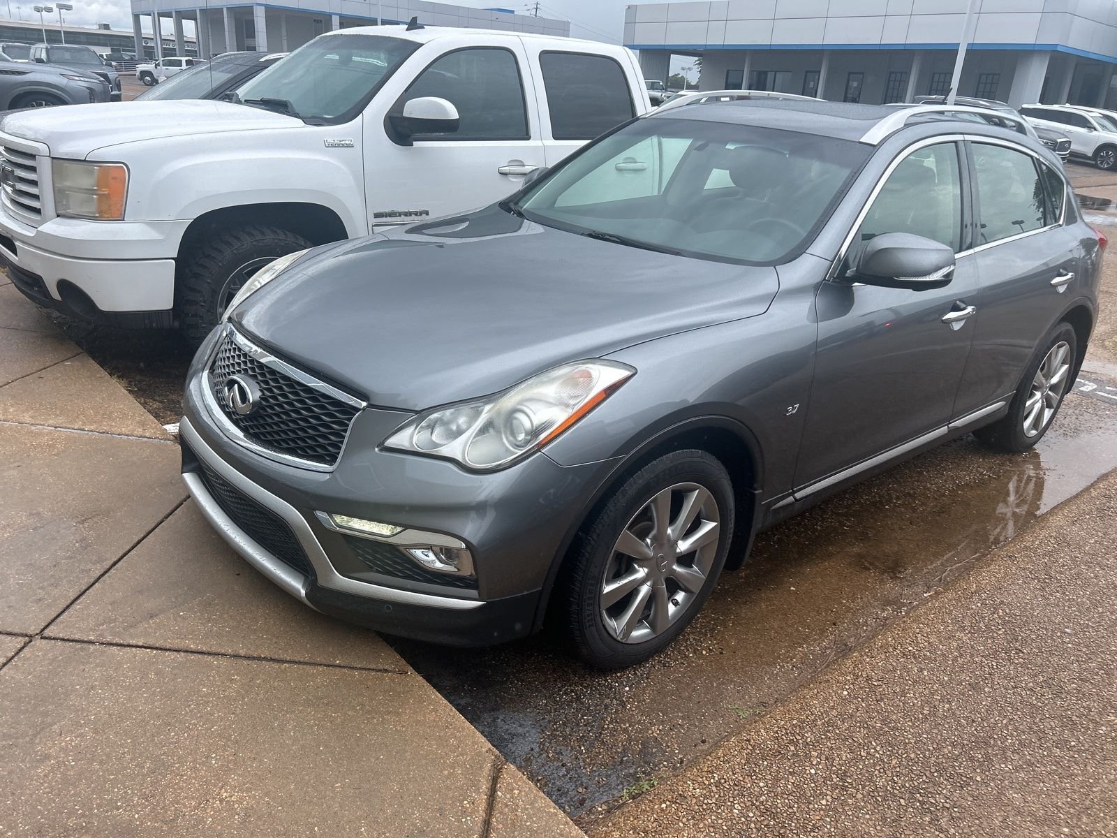 Used 2017 Gray INFINITI Base image 2