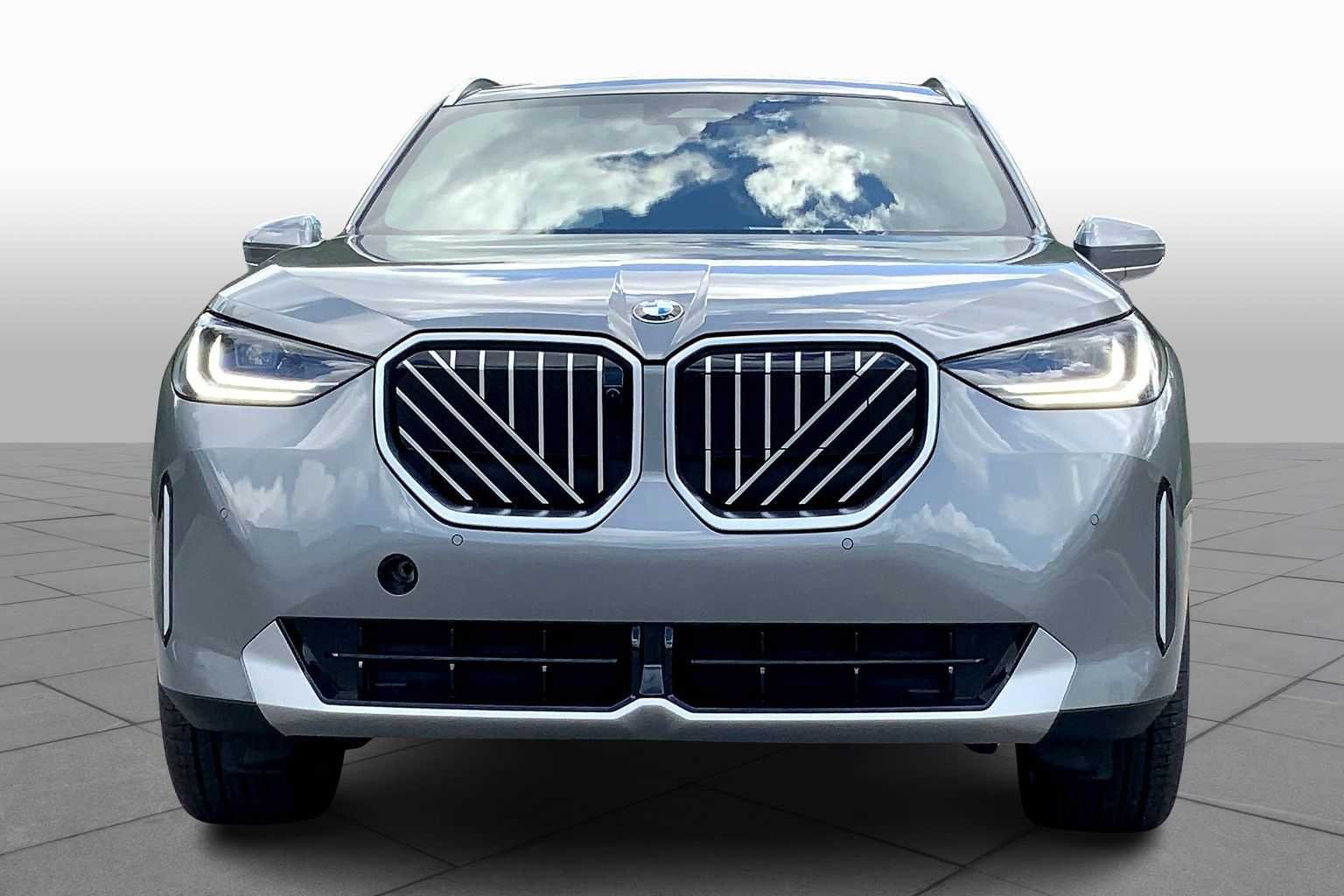 Used 2026 Skyscraper Grey Metallic BMW 30 xDrive image 3