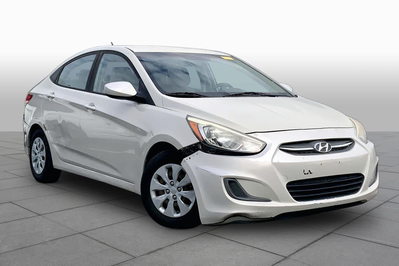 Used 2016 Misty Beige Metallic Hyundai SE image 3