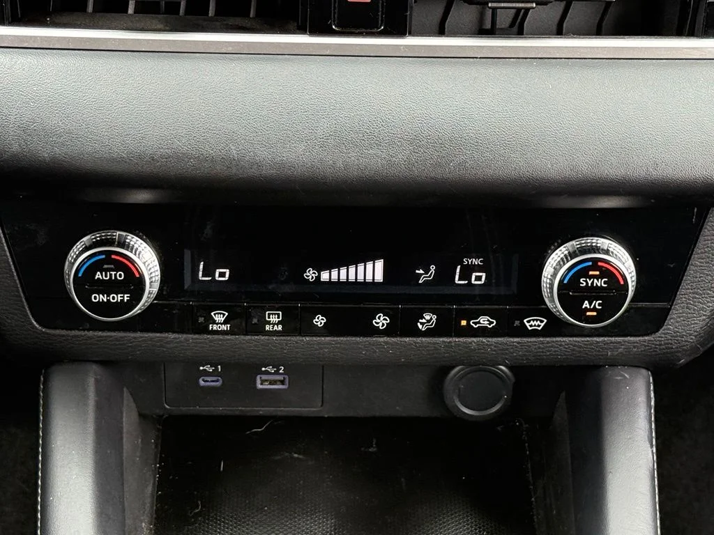 Used 2022  Mitsubishi ES image 19