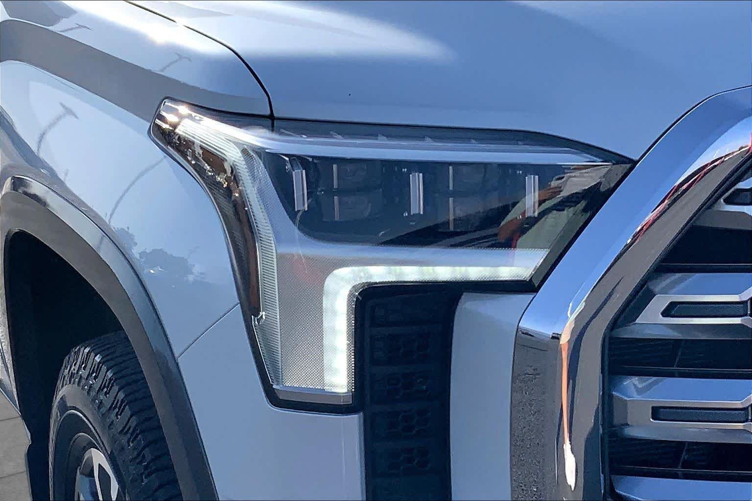 Used 2025 Wind Chill Pearl Toyota 1794 Edition Hybrid image 28