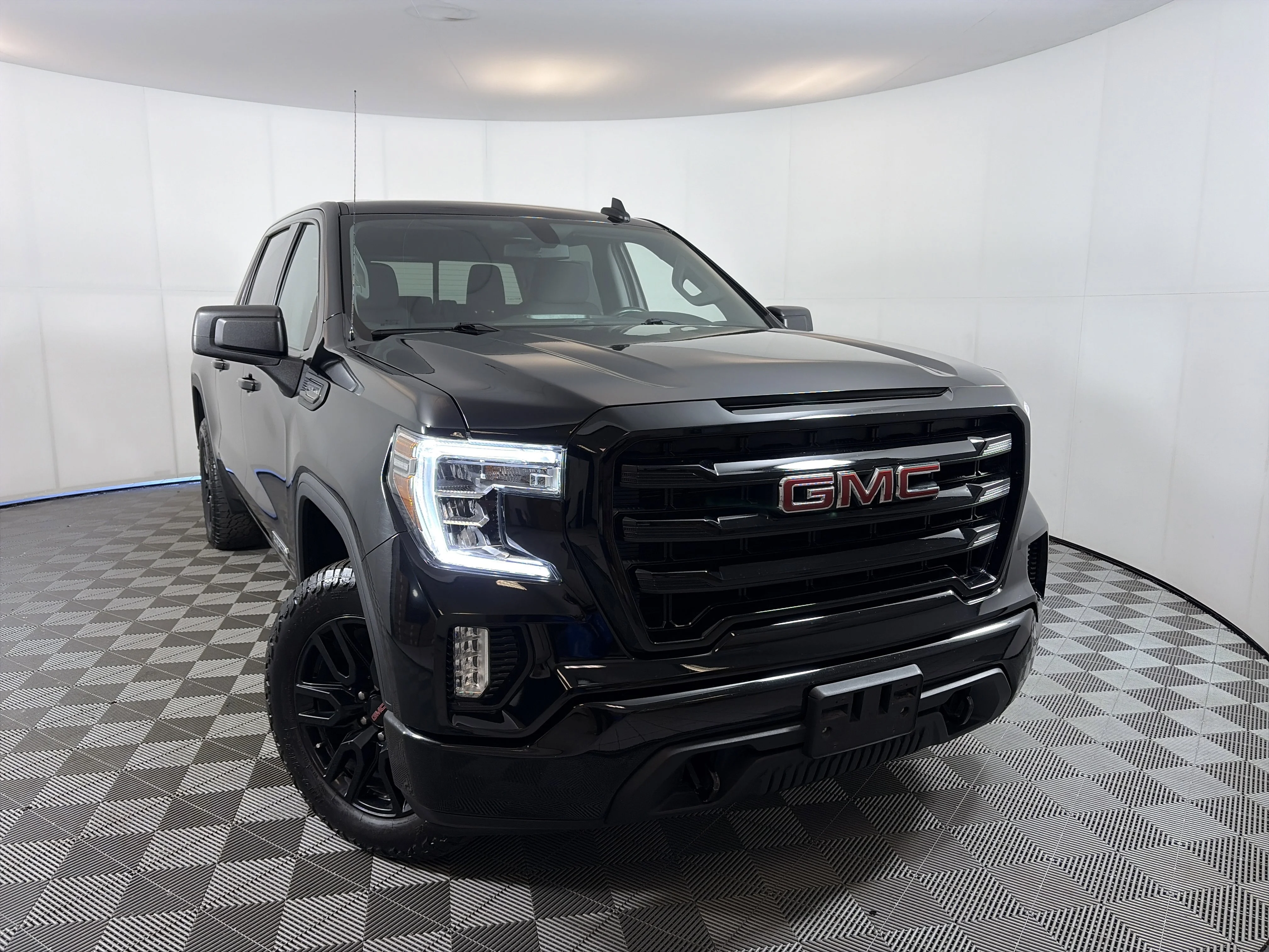 2021 GMC Sierra Elevation 4WD Crew Cab Short Box's photo
