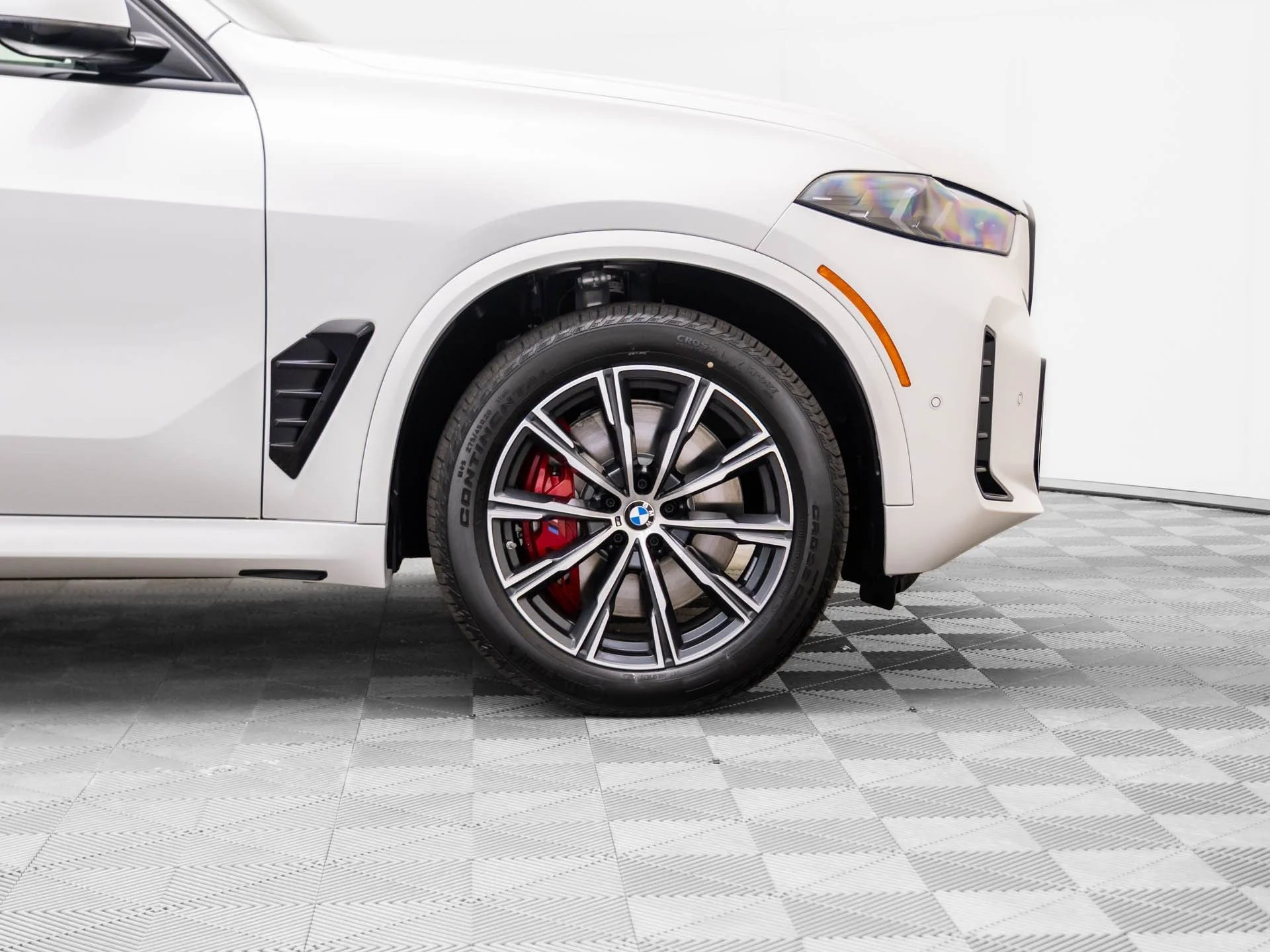 New 2026 White BMW xDrive50e image 35