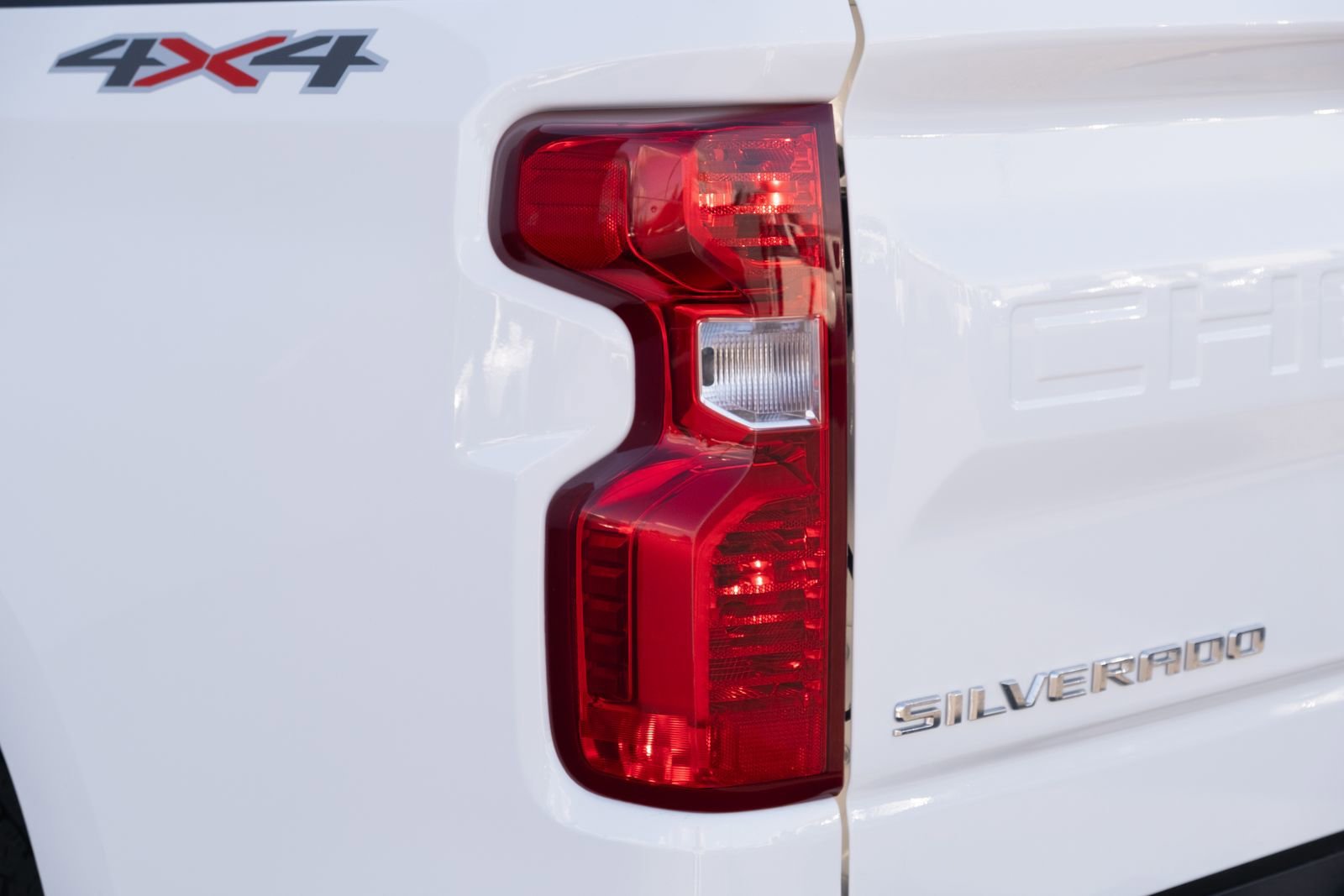 Used 2024 Summit White Chevrolet LT image 24