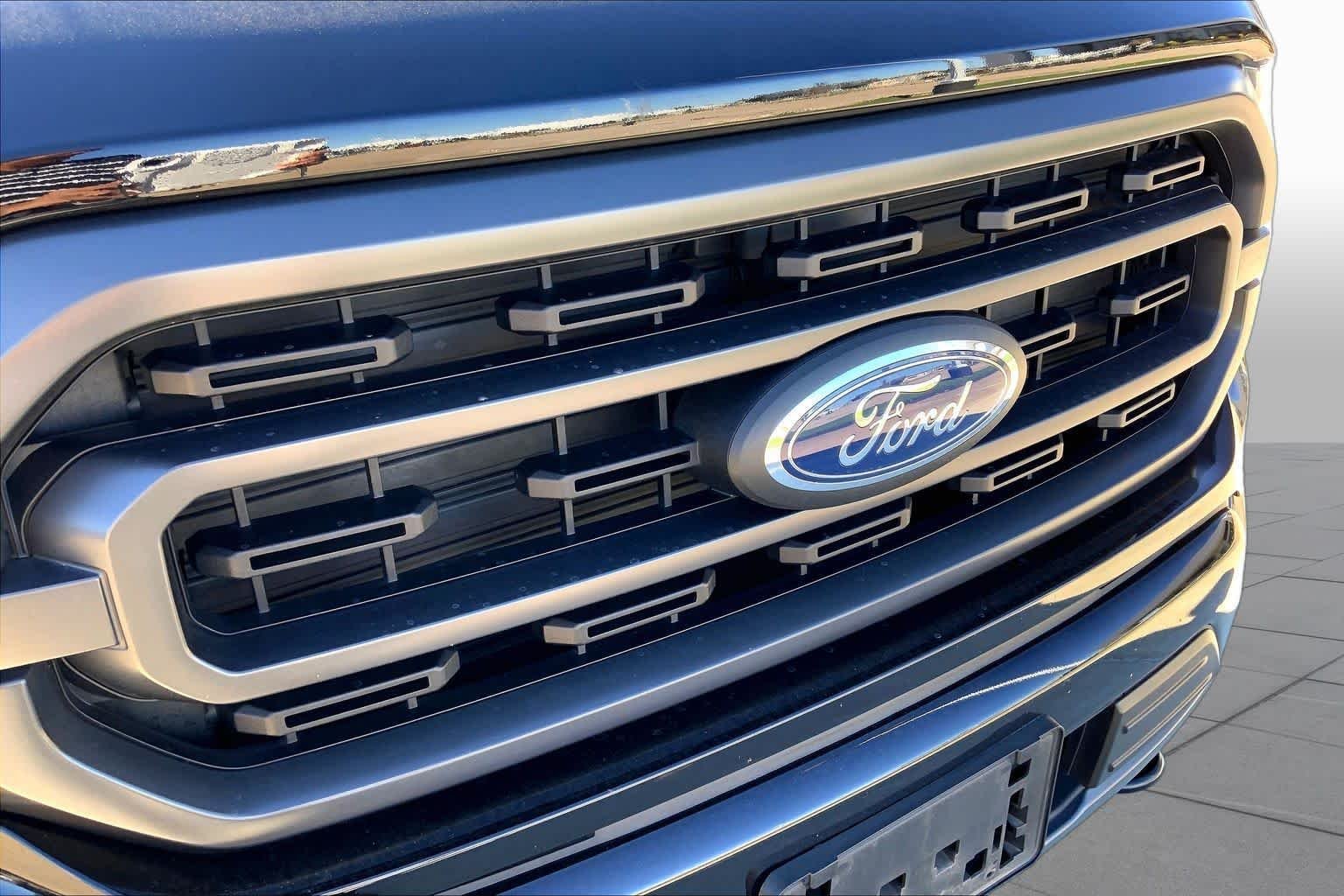Used 2023 Agate Black Metallic Ford XLT image 29