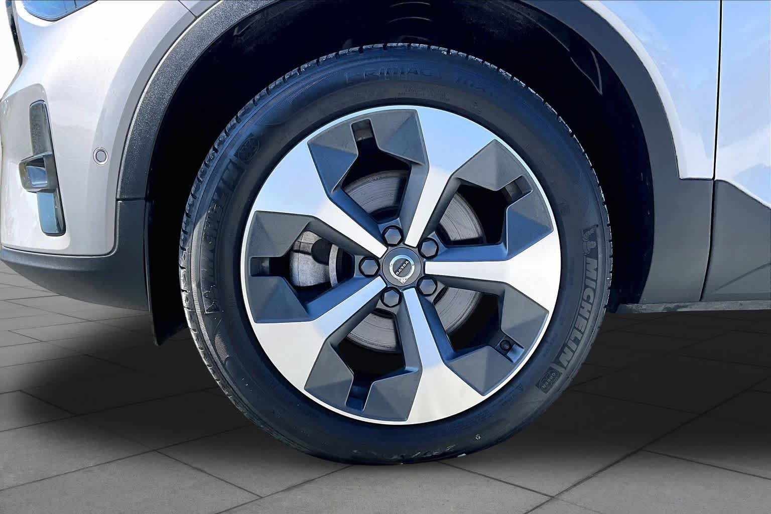 Used 2023 Silver Dawn Metallic Volvo Plus Dark Theme image 11