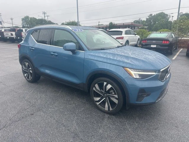 2024 Volvo XC40 B5 Plus Bright AWD's photo