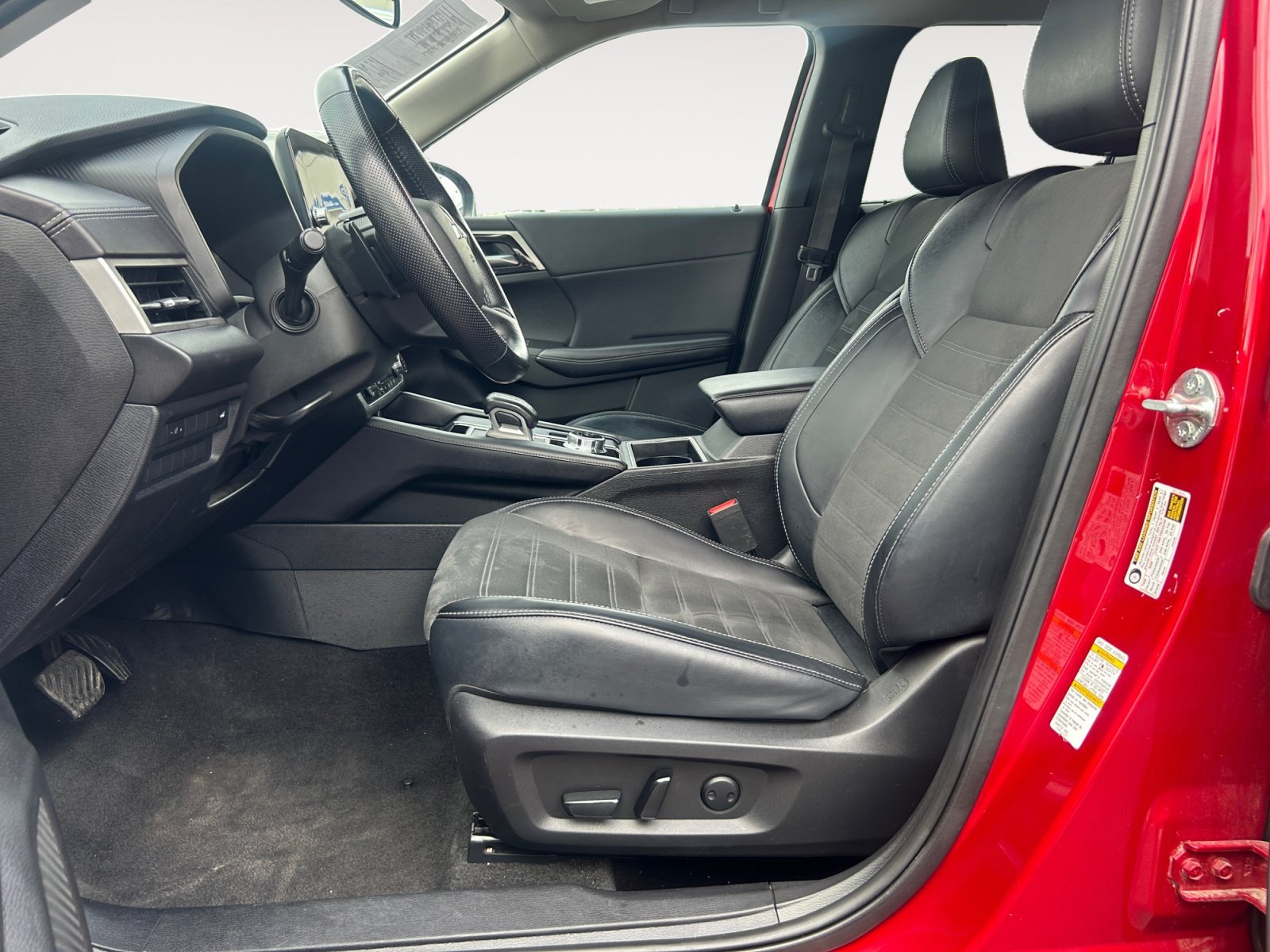 Used 2024 Diamond Red Mitsubishi SE image 19