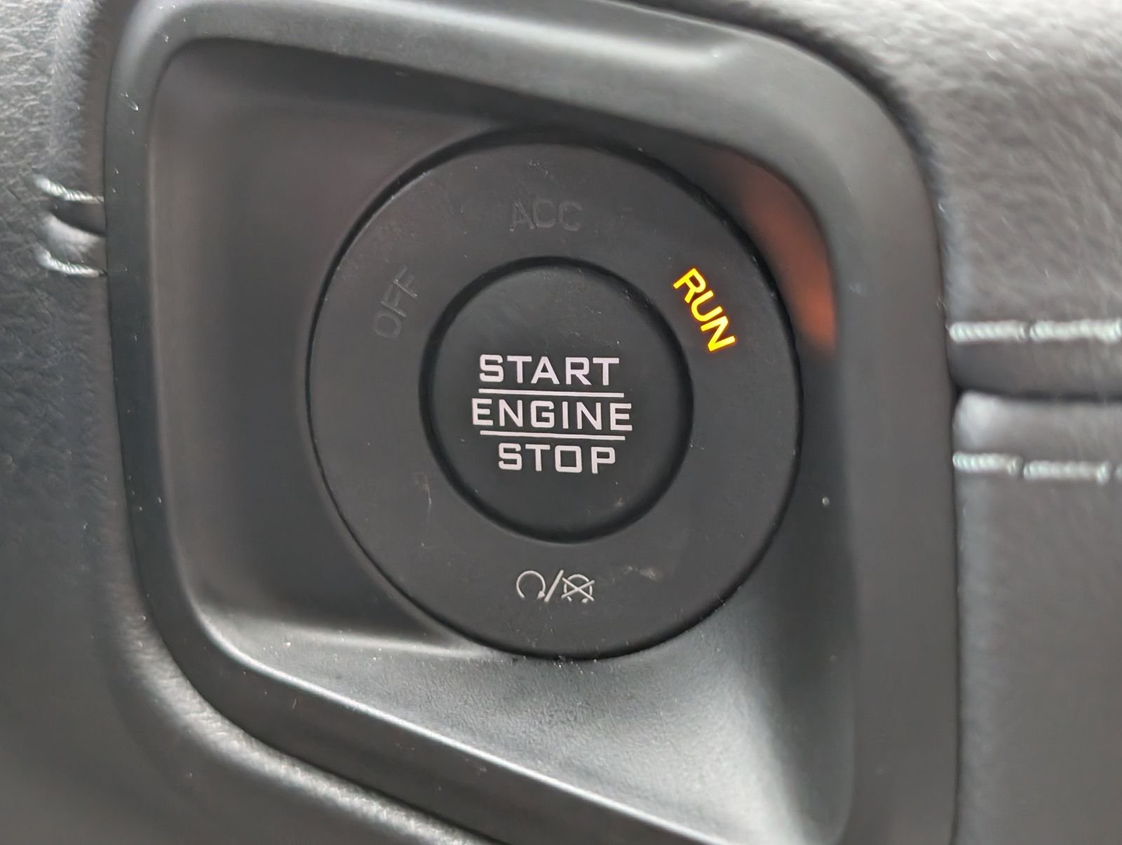 Used 2024 Crystal Metallic Jeep Rubicon image 28