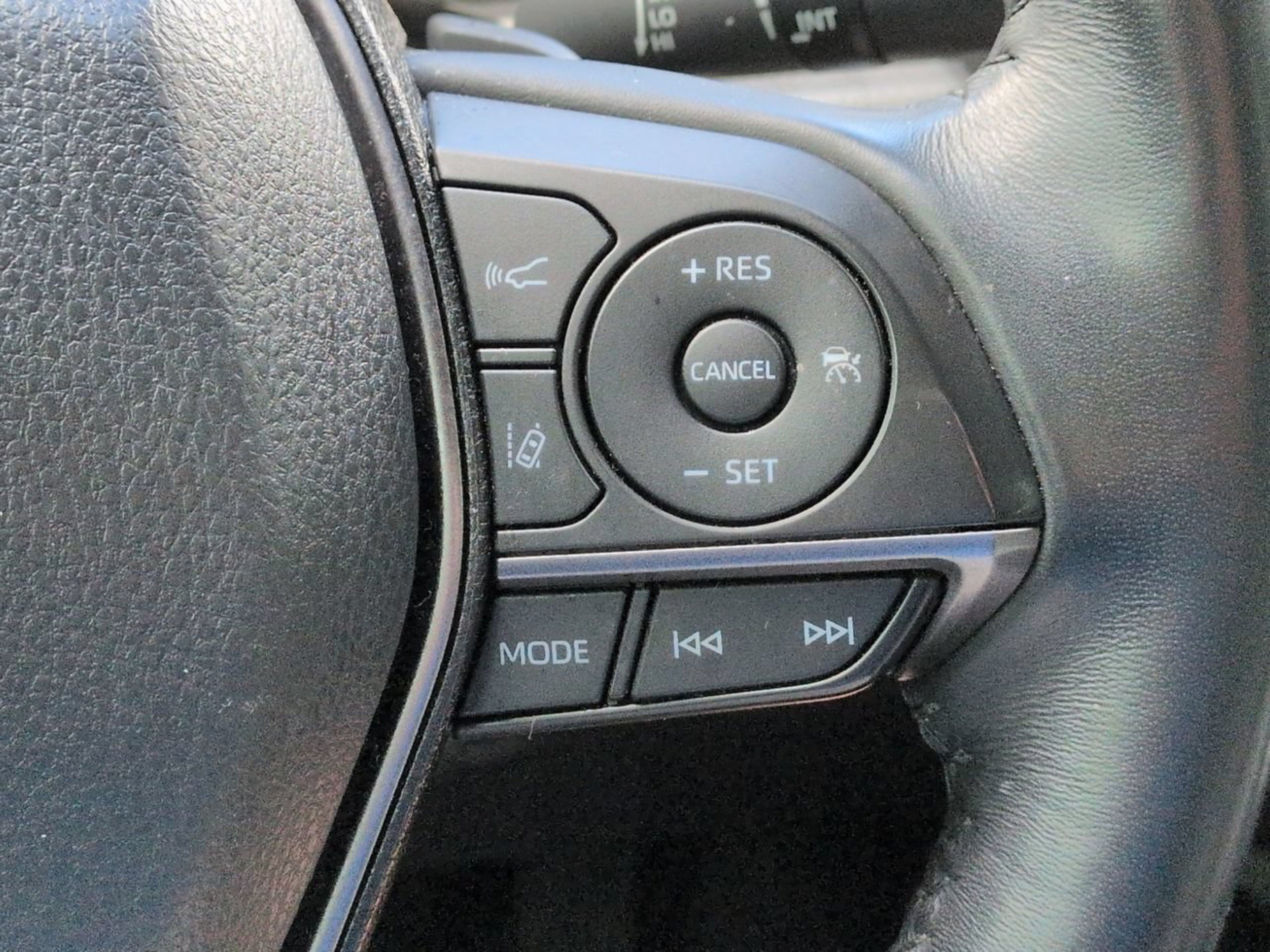 Used 2024 Ice Toyota SE image 28