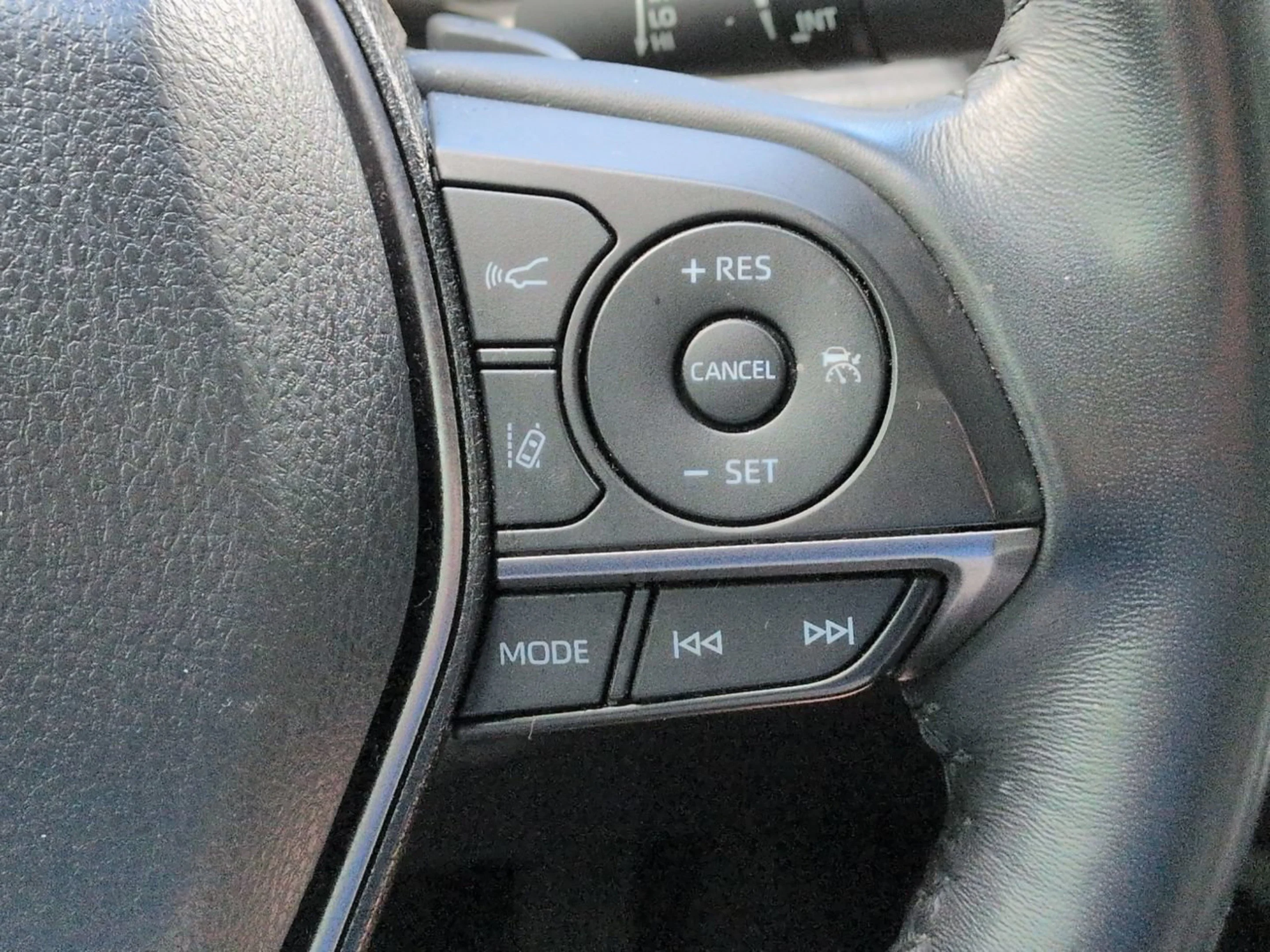 Used 2024 Ice Toyota SE image 28