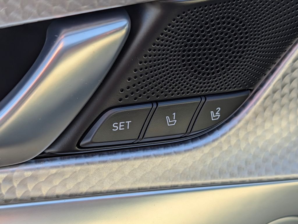 2023 GENESIS G70 Standard - Photo 19