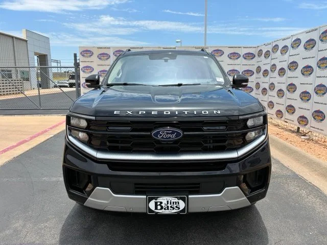 Used 2025 Black Metallic Ford Platinum image 3