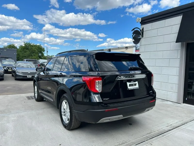 Used 2023 Black Metallic Ford XLT Sport Utility 4D image 8
