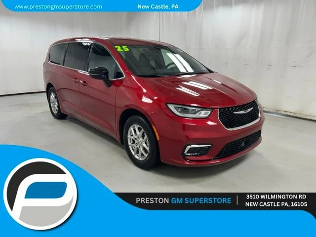 2025 Chrysler Pacifica Select's photo